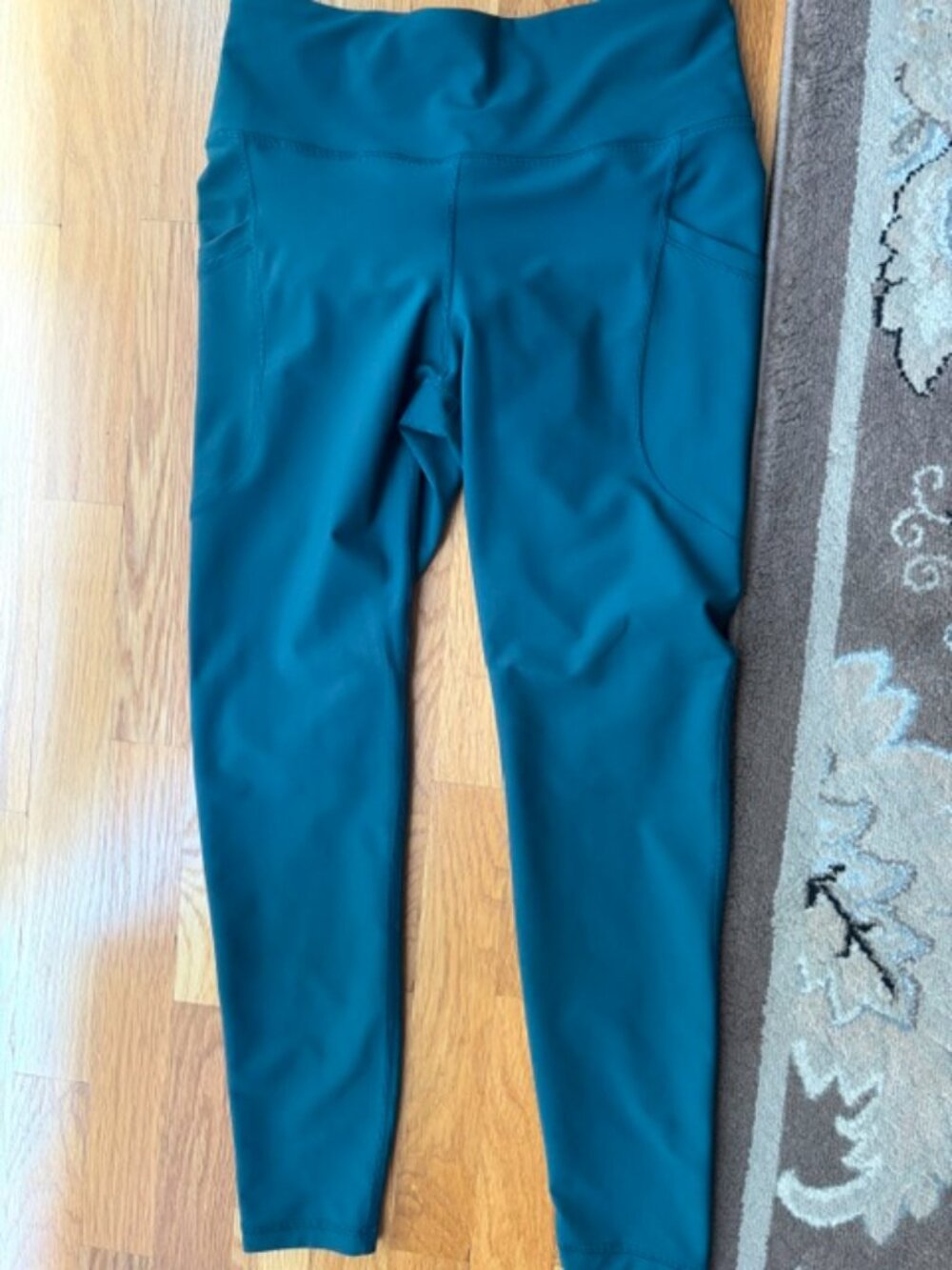 Set of 4 Old Navy Powersoft Active Leggings - Picture 6 of 7